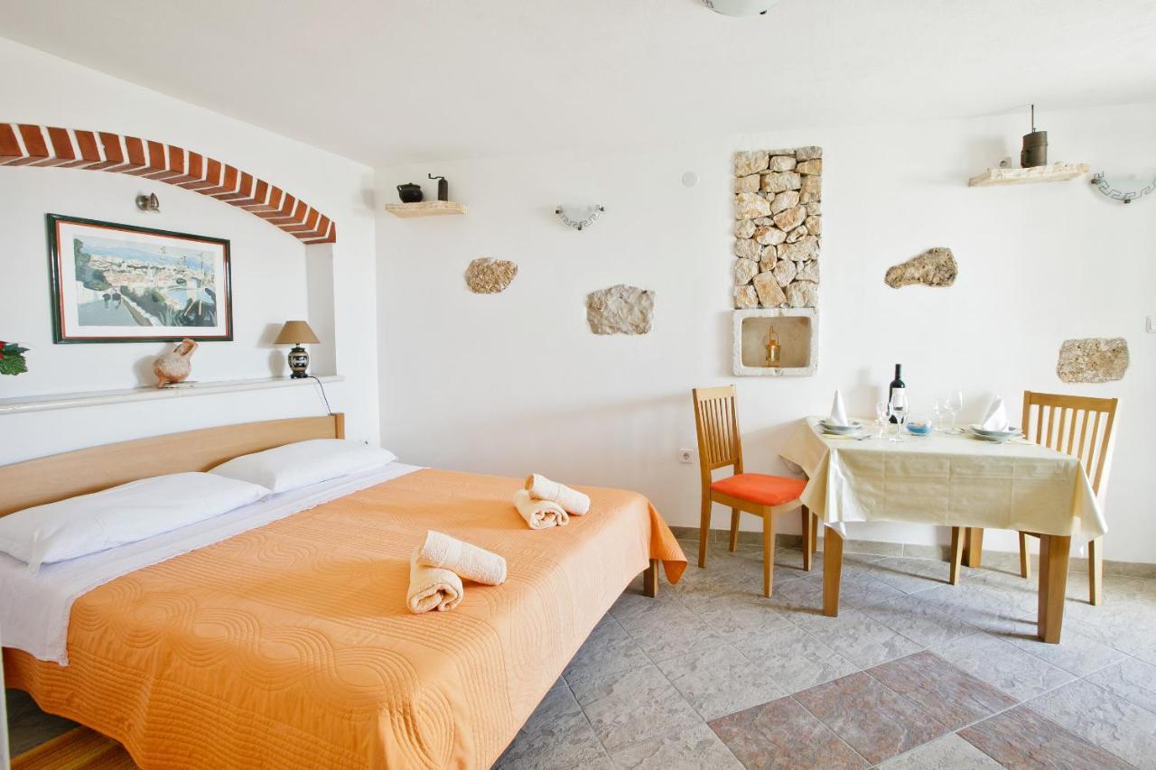 Paradise Stone Apartments 볼 객실 사진