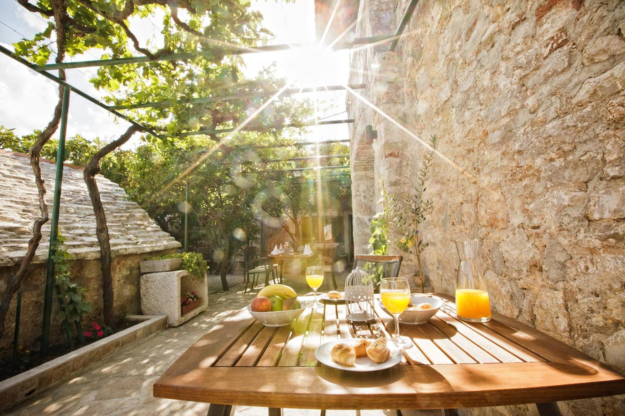 Paradise Stone Apartments 볼 객실 사진