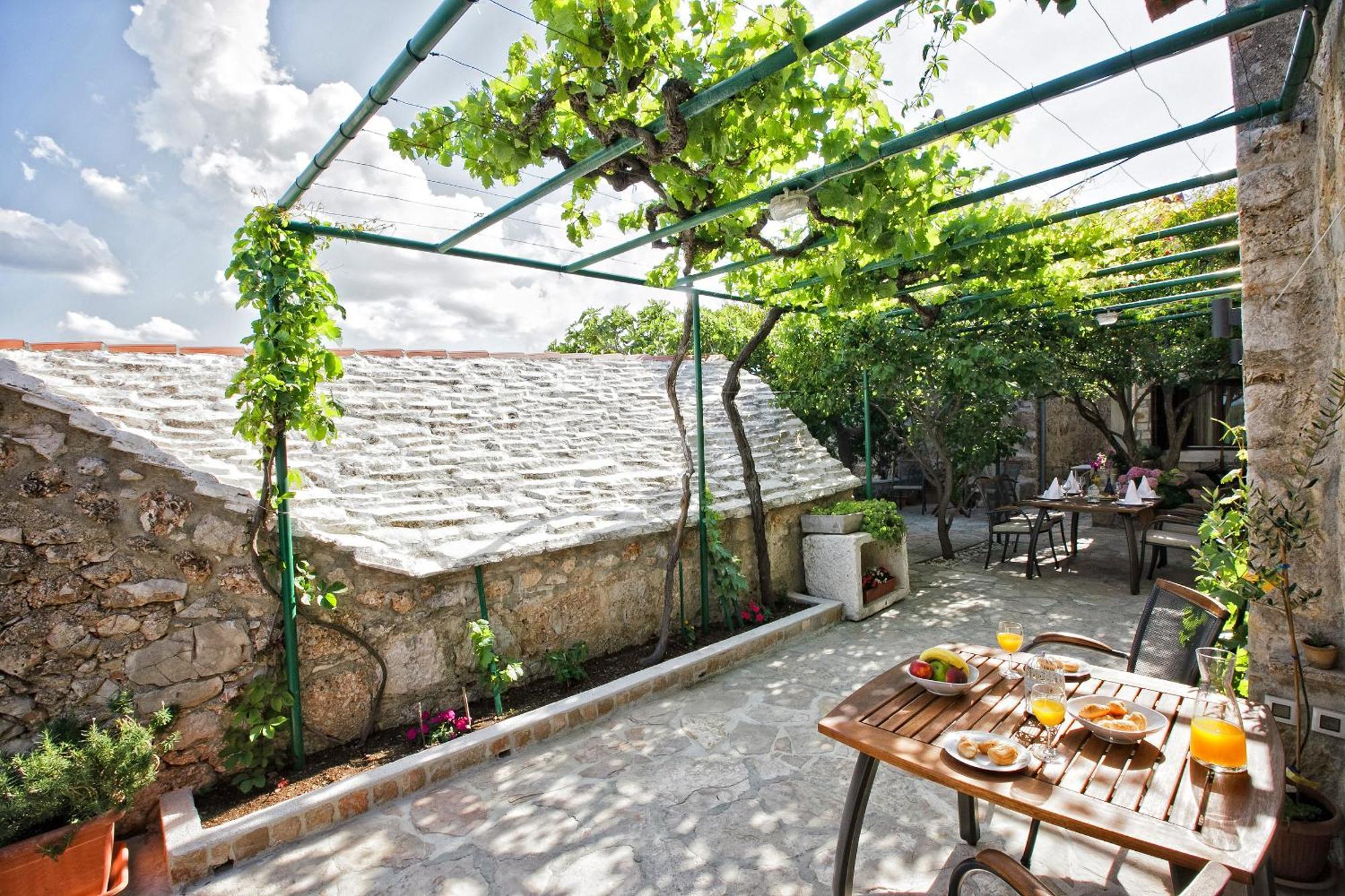 Paradise Stone Apartments 볼 객실 사진